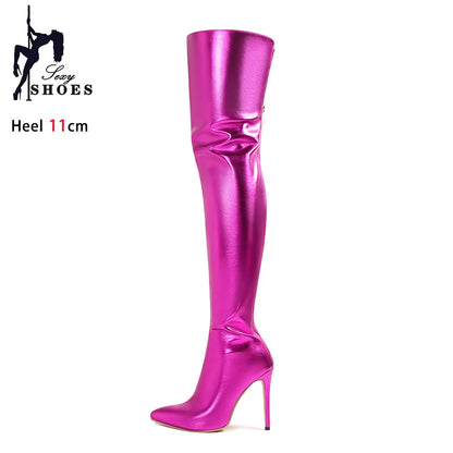 Oberschenkelhohe Stiefel mit spitzer Zehenpartie & Rückenzipper – Glanzvoll. Stark. Unvergesslich.