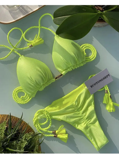 Mehrfarbiger Triangle-Bikini – verspielt, sexy & rückenfrei