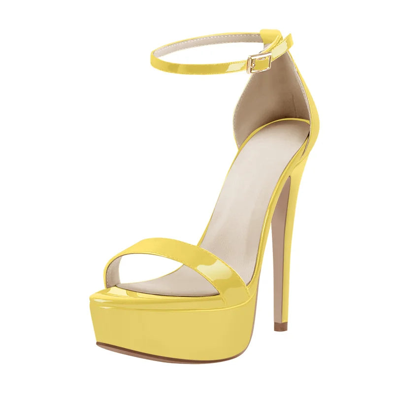 Hot & glossy – diese Sandalen lassen dich strahlen ✨