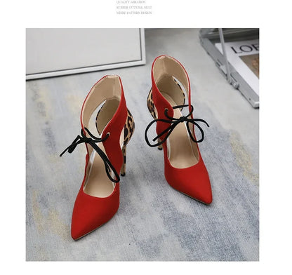 Statement-Style mit Schnürung – Leopard & Red Lace-Up Sandals