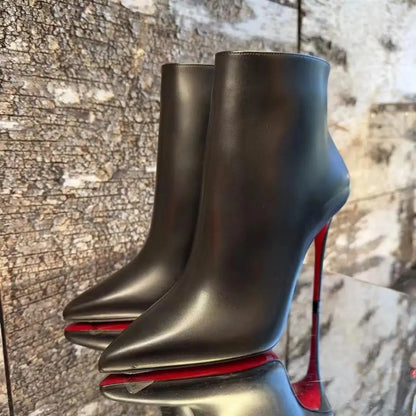 Elegante Short Boots mit roter Sohle & Pointed-Toe-Design