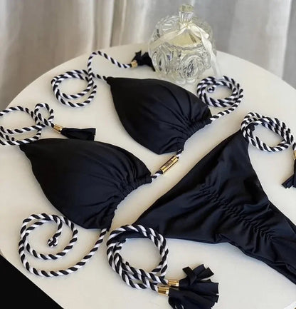 Mehrfarbiger Triangle-Bikini – verspielt, sexy & rückenfrei