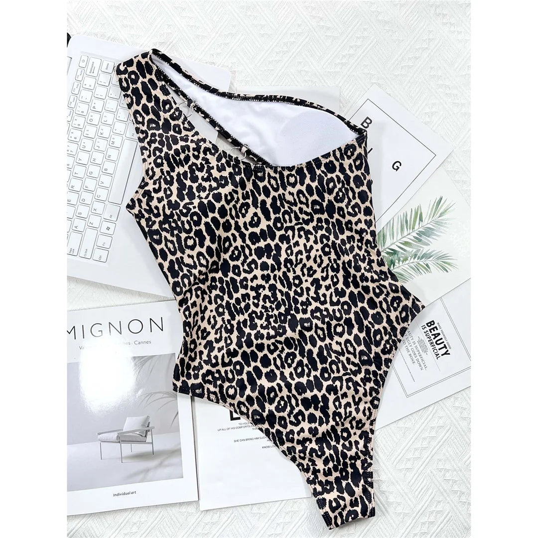 Leopard One-Shoulder Badeanzug – wild, elegant & perfekt im Trend