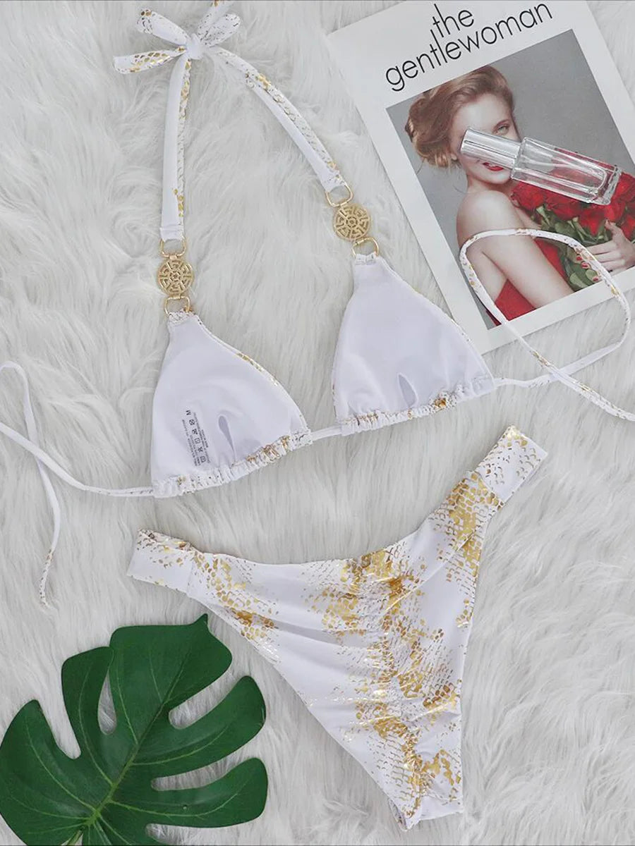 Snake Print Bikini – wild, glänzend & mit sexy High-Cut