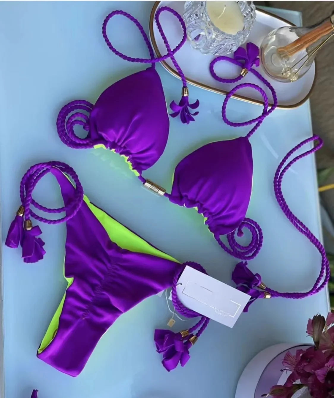 Mehrfarbiger Triangle-Bikini – verspielt, sexy & rückenfrei