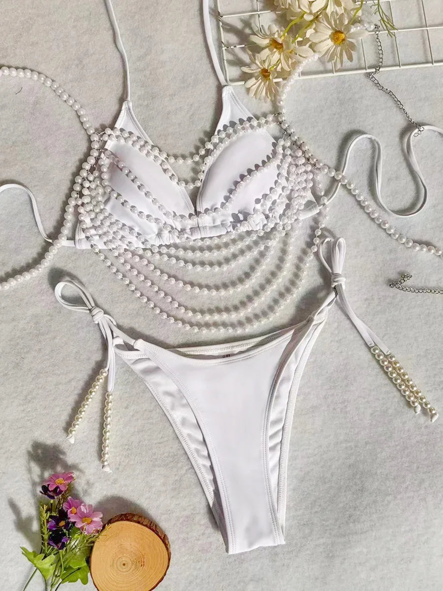 3-teiliges Bikini-Set mit Perlenketten – Luxus am Strand