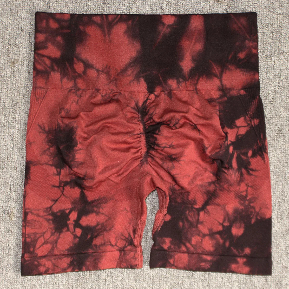 Tie-Dye Vibes & perfekte Kurven – Nahtlose Sport-Shorts für deinen Style-Moment