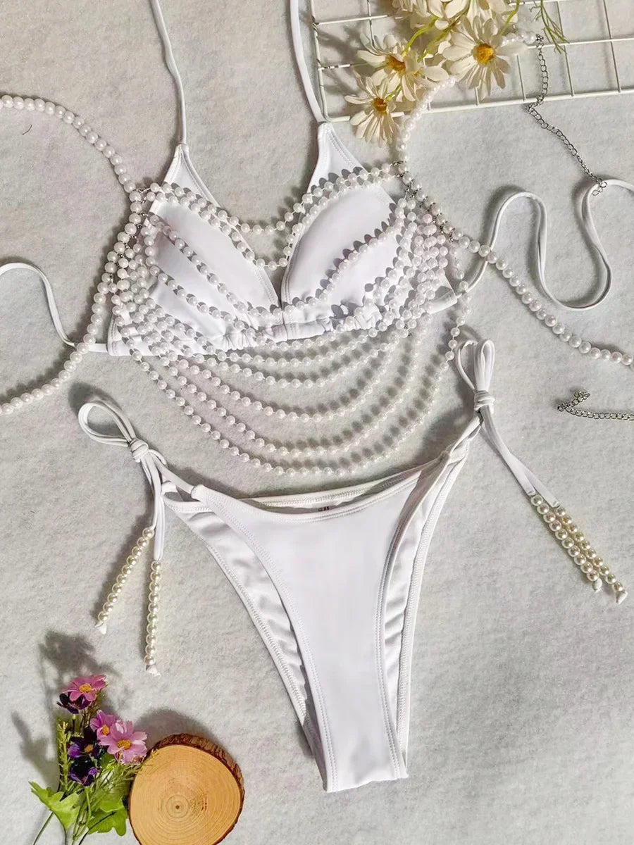 3-teiliges Bikini-Set mit Perlenketten – Luxus am Strand