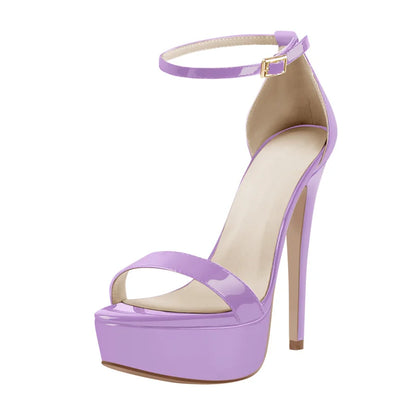 Hot & glossy – diese Sandalen lassen dich strahlen ✨