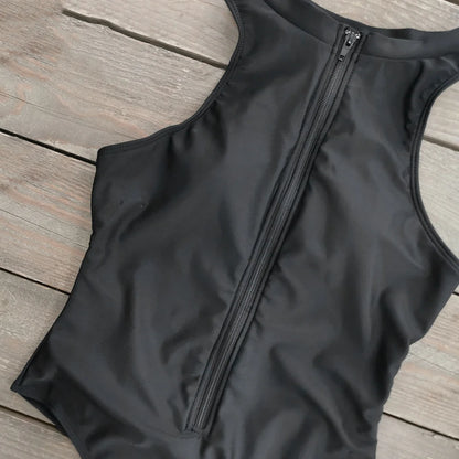 Sportlicher Einteiler – dynamisch, sexy & perfekt für Strand und Action