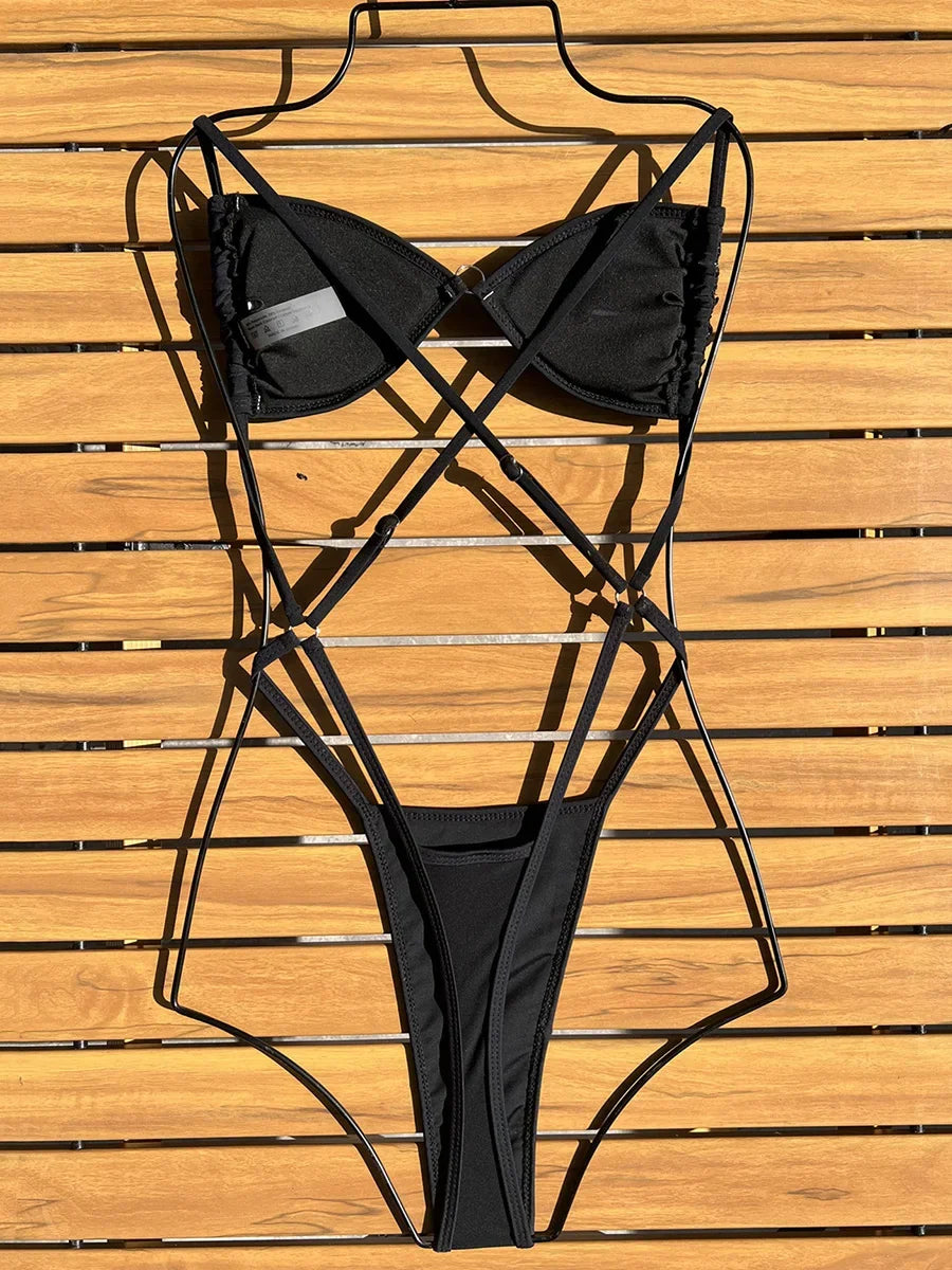 Glänzender Pailletten-Monokini mit Rückenausschnitt – pure Verführung am Pool