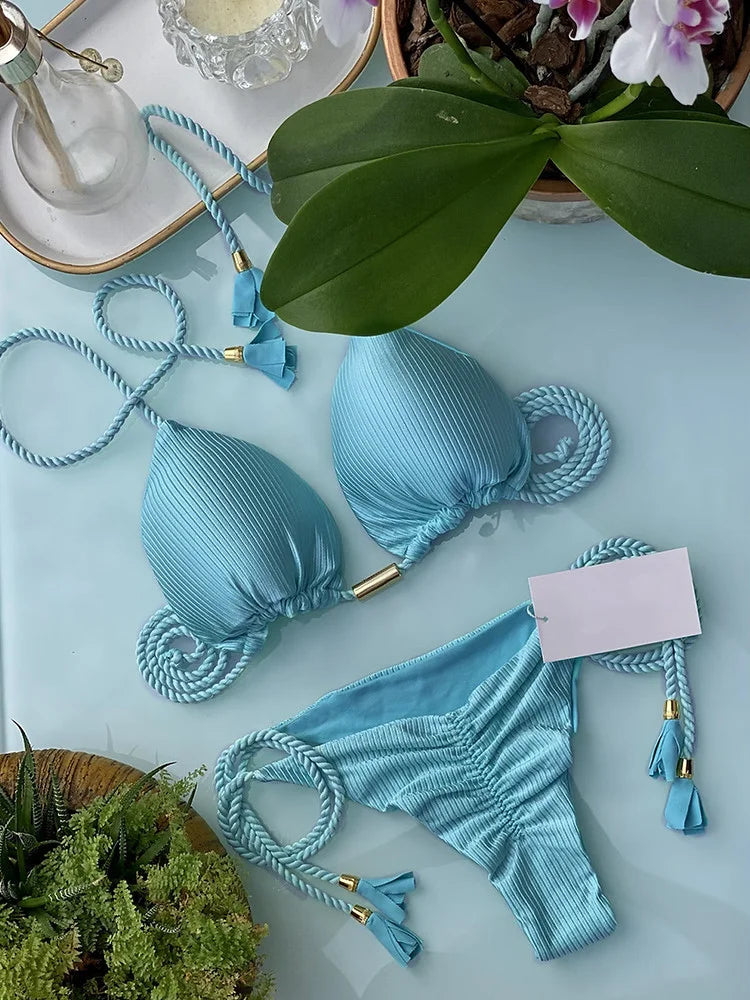 Mehrfarbiger Triangle-Bikini – verspielt, sexy & rückenfrei