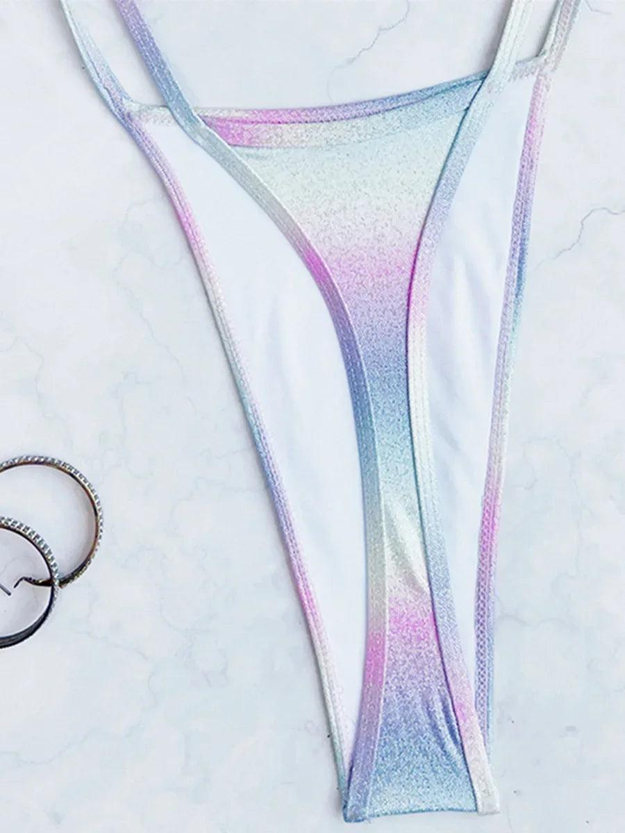 Glänzender Gradient-Monokini mit High Cut – für selbstbewusste Auftritte