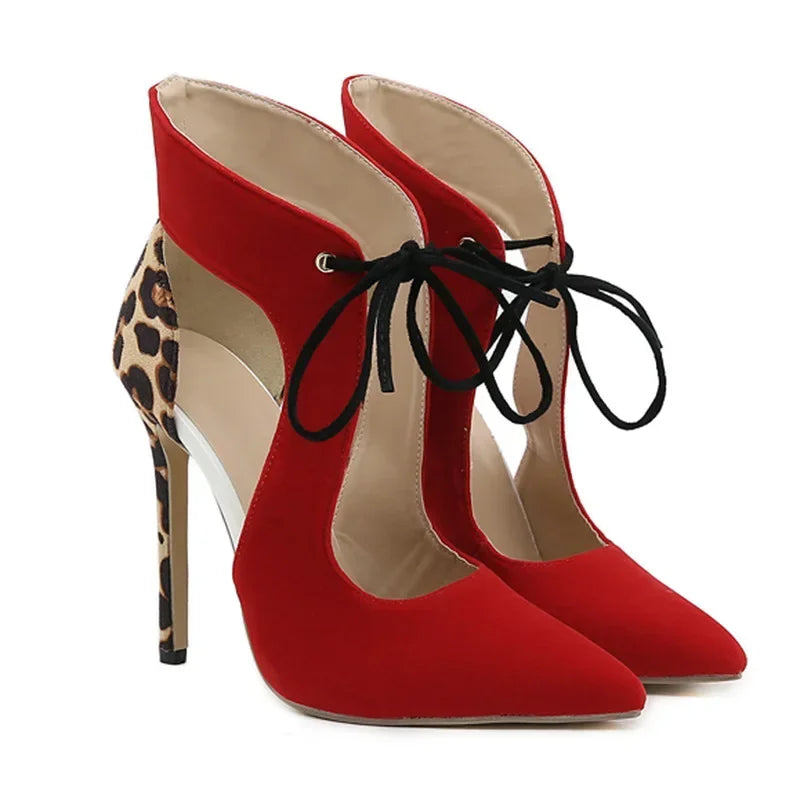 Statement-Style mit Schnürung – Leopard & Red Lace-Up Sandals