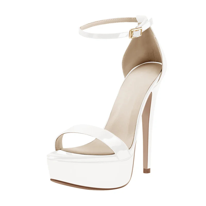 Hot & glossy – diese Sandalen lassen dich strahlen ✨