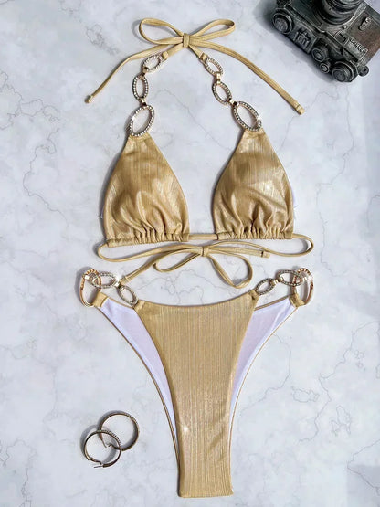 Glitzer-Bikini mit Metallketten – edel, sexy & ready für deinen Summer-Glow