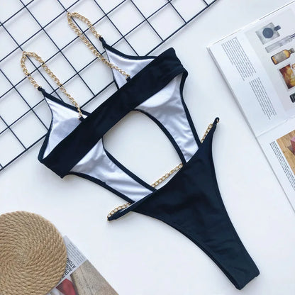 Verführerischer Cut-Out Trikini – der Hingucker am Strand!