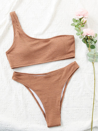 One-Shoulder Bikini in strukturierter Optik – minimalistisch, aber extrem wirkungsvoll