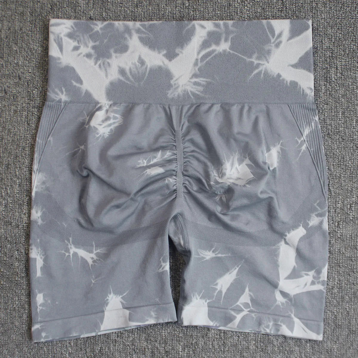 Tie-Dye Vibes & perfekte Kurven – Nahtlose Sport-Shorts für deinen Style-Moment