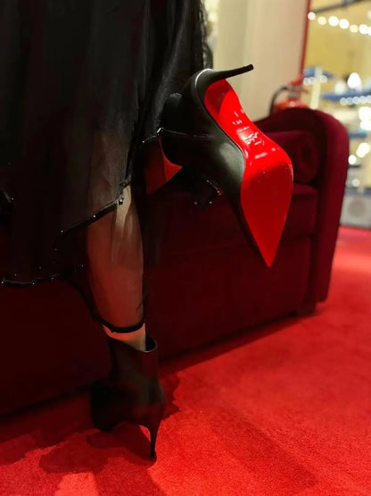 Elegante Short Boots mit roter Sohle & Pointed-Toe-Design