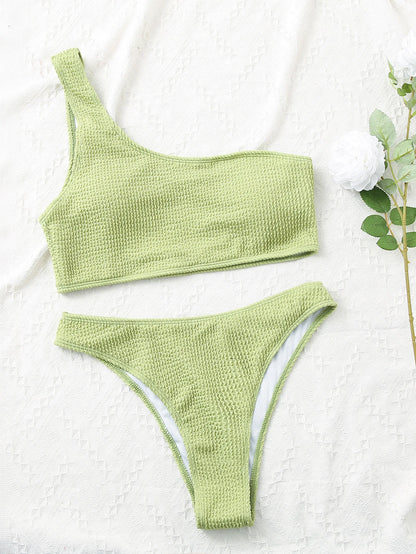 One-Shoulder Bikini in strukturierter Optik – minimalistisch, aber extrem wirkungsvoll