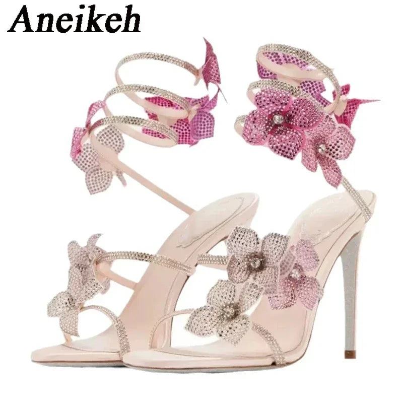 Crystal Flower Heels – Funkelnde Eleganz mit verspieltem Twist