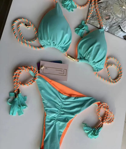 Mehrfarbiger Triangle-Bikini – verspielt, sexy & rückenfrei