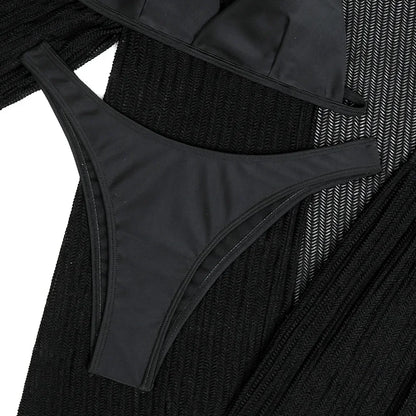 Vier-teiliges Bikini-Set mit gehäkelter Tunika – stilvoll am Strand