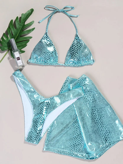 Sexy Bikini mit Cover-Up – glänzender Zweiteiler für stilvolle Beach-Days