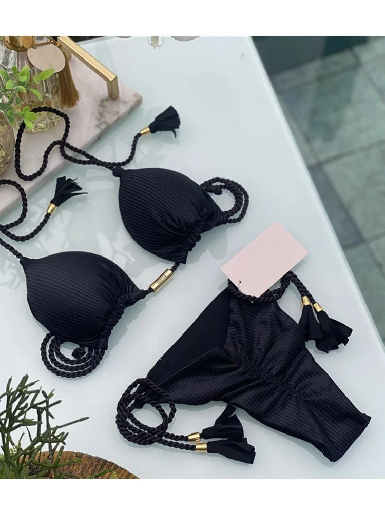Mehrfarbiger Triangle-Bikini – verspielt, sexy & rückenfrei