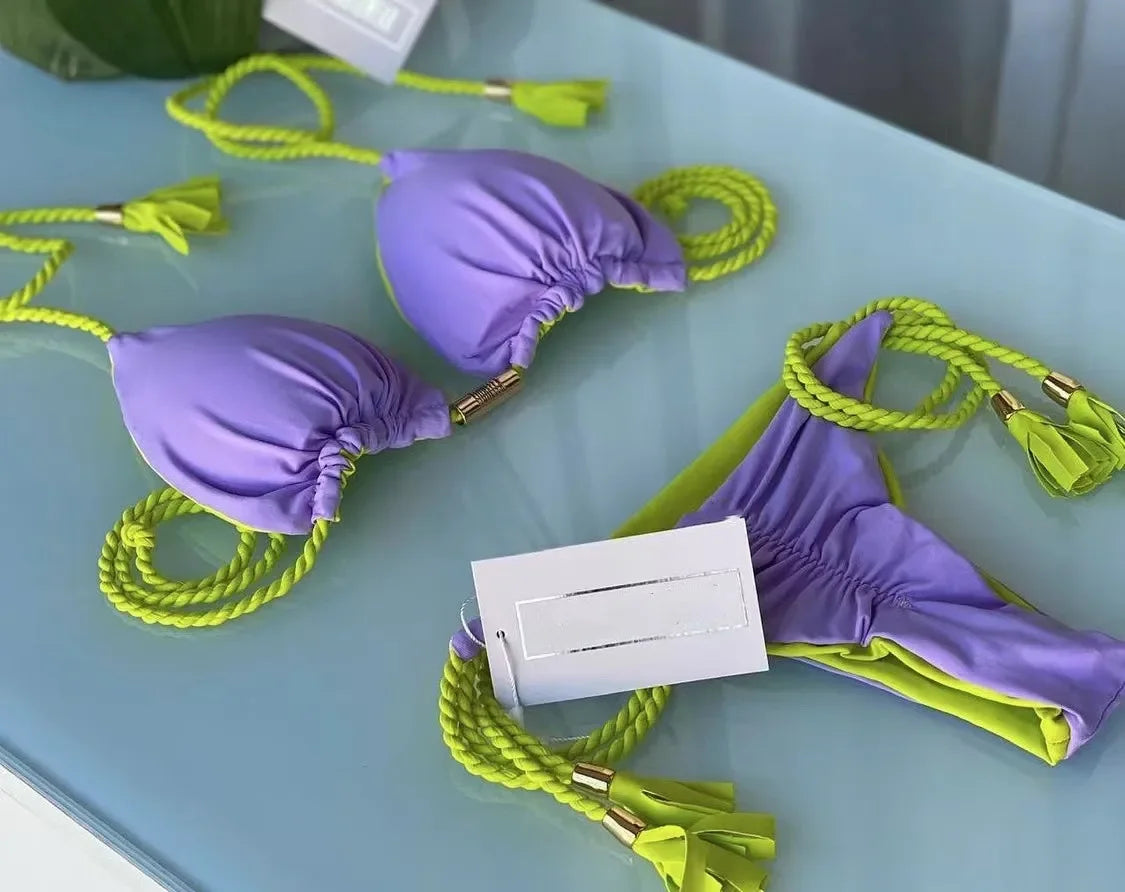 Mehrfarbiger Triangle-Bikini – verspielt, sexy & rückenfrei