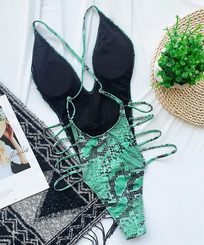 Schlangenprint Monokini – sexy, rückenfrei & mit wildem Charakter