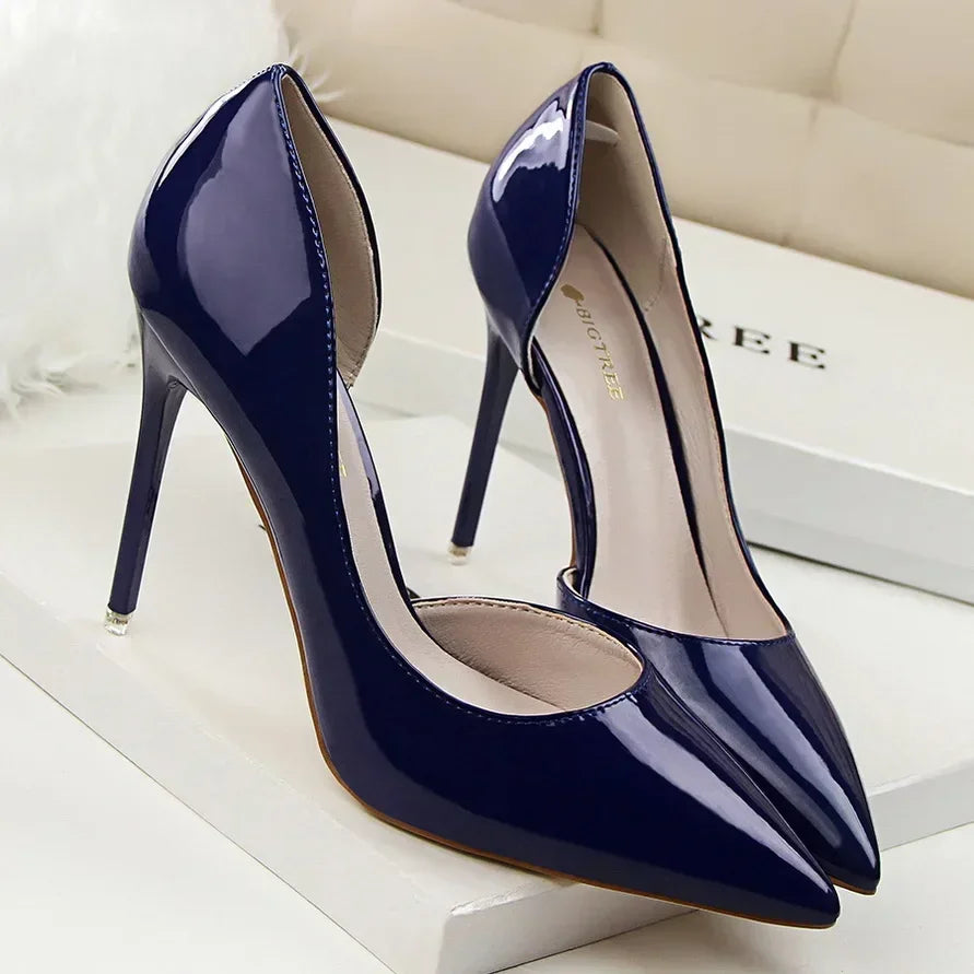 Elegante Lackleder-Pumps mit Cut-Out-Design 👠