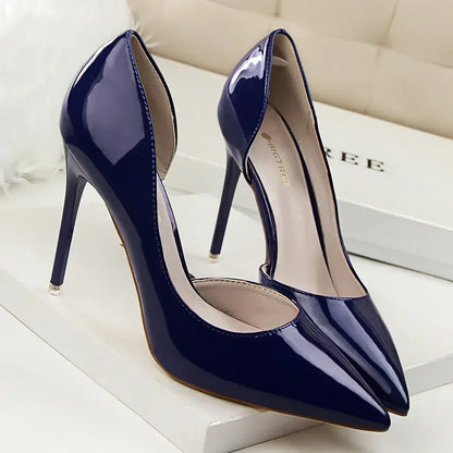 Elegante Lackleder-Pumps mit Cut-Out-Design 👠