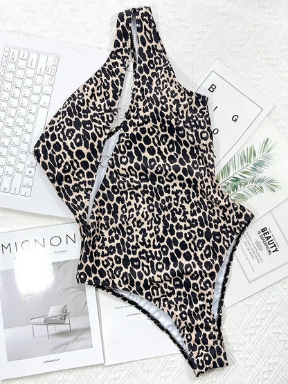 Leopard Monokini mit Metallringen – wild, asymmetrisch & stilvoll