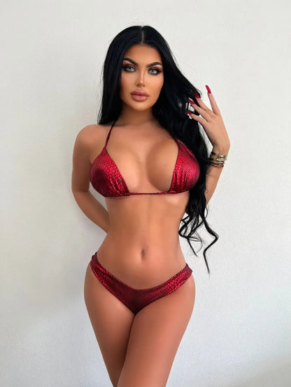 Sexy Bikini mit Cover-Up – glänzender Zweiteiler für stilvolle Beach-Days