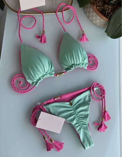 Mehrfarbiger Triangle-Bikini – verspielt, sexy & rückenfrei