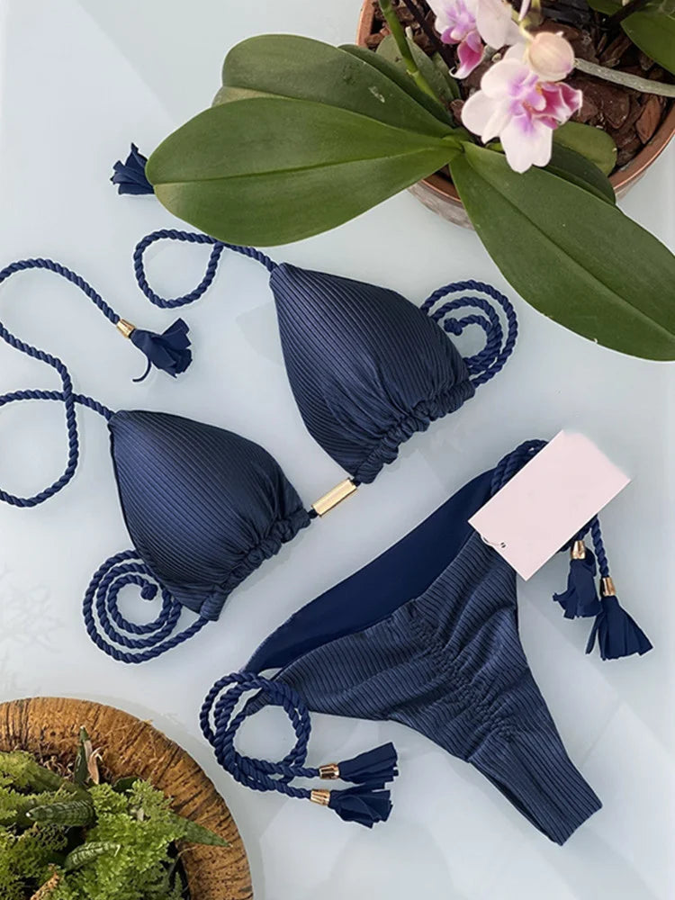 Mehrfarbiger Triangle-Bikini – verspielt, sexy & rückenfrei