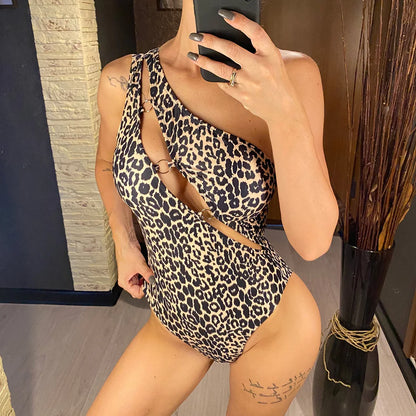 Leopard One-Shoulder Badeanzug – wild, elegant & perfekt im Trend