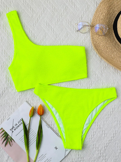 One-Shoulder Bikini in strukturierter Optik – minimalistisch, aber extrem wirkungsvoll