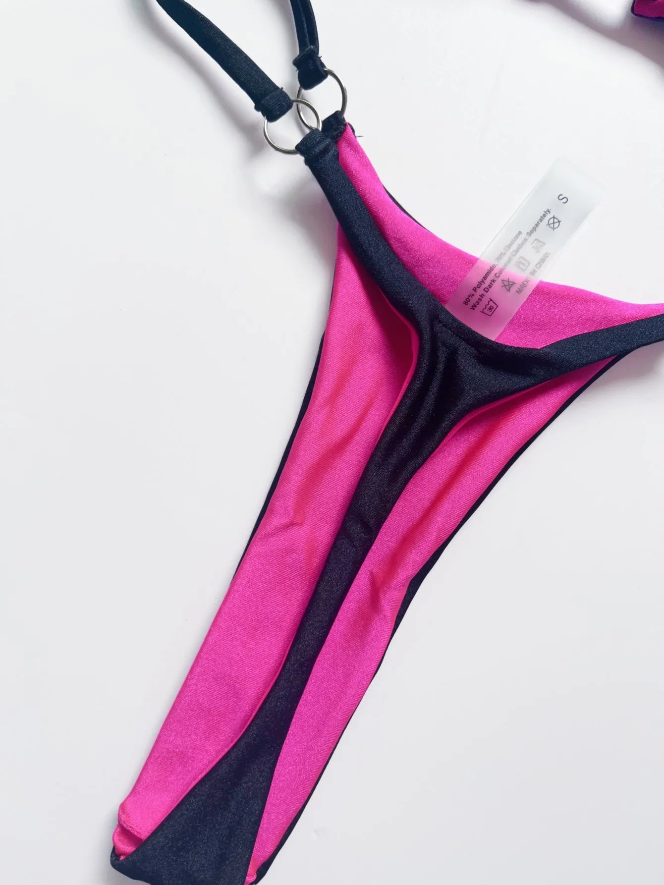 Schwarzes Bandeau Bikini-Set – klassisch, sexy & unverzichtbar für deinen Sommer