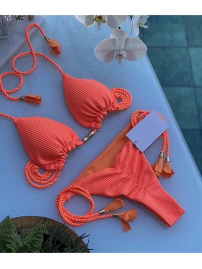 Mehrfarbiger Triangle-Bikini – verspielt, sexy & rückenfrei