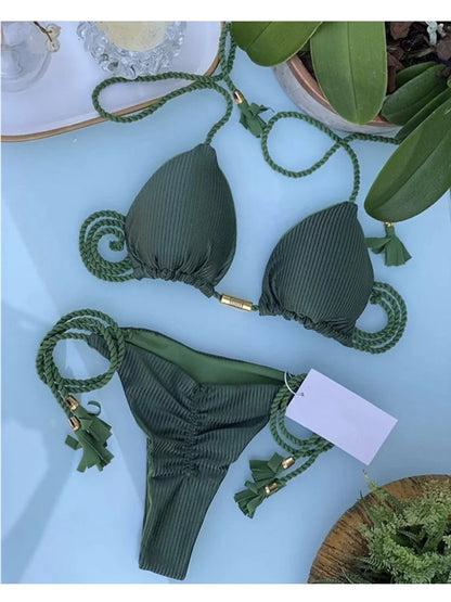Mehrfarbiger Triangle-Bikini – verspielt, sexy & rückenfrei