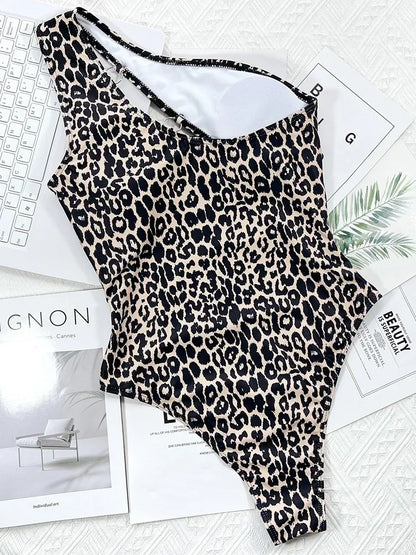 Leopard Monokini mit Metallringen – wild, asymmetrisch & stilvoll
