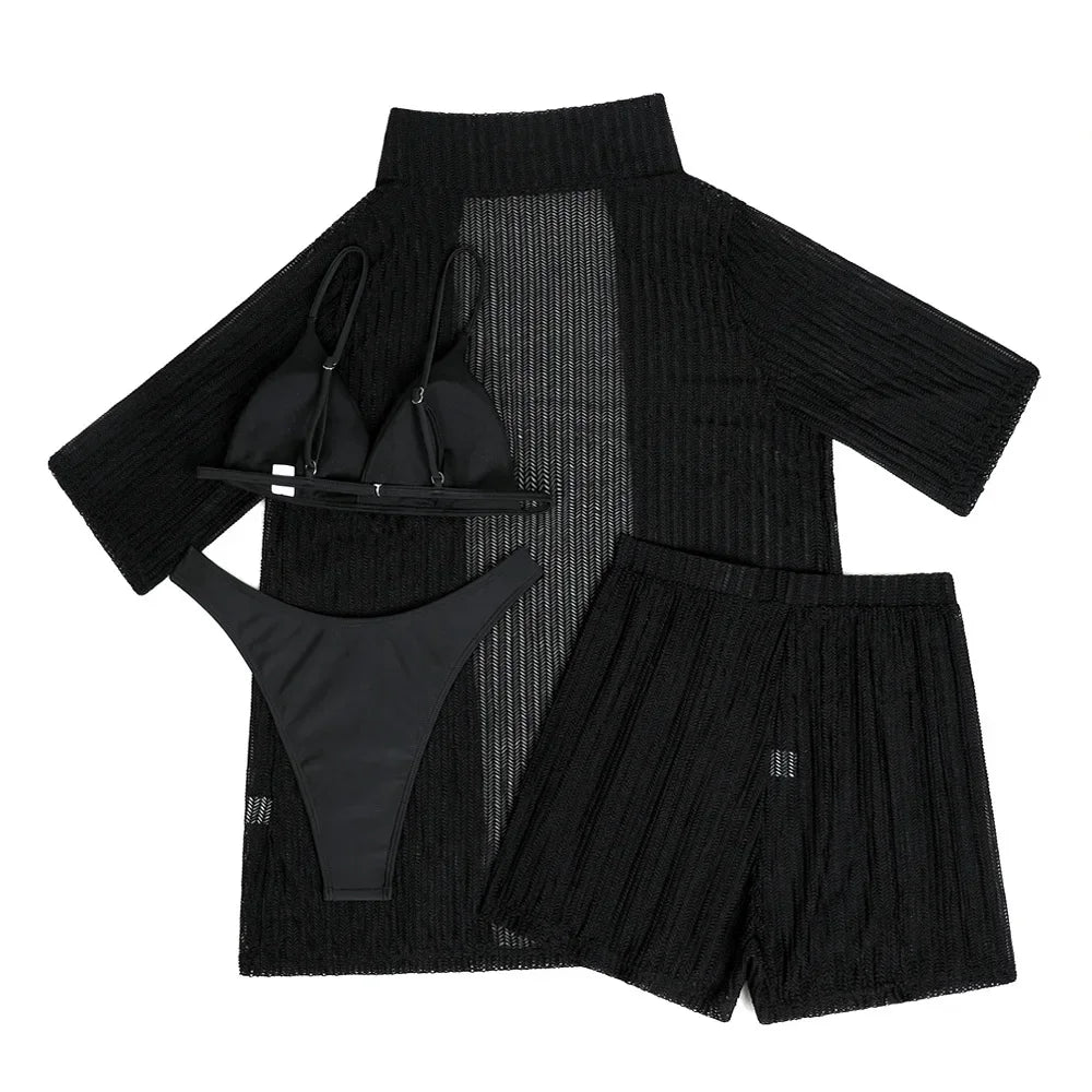 Vier-teiliges Bikini-Set mit gehäkelter Tunika – stilvoll am Strand